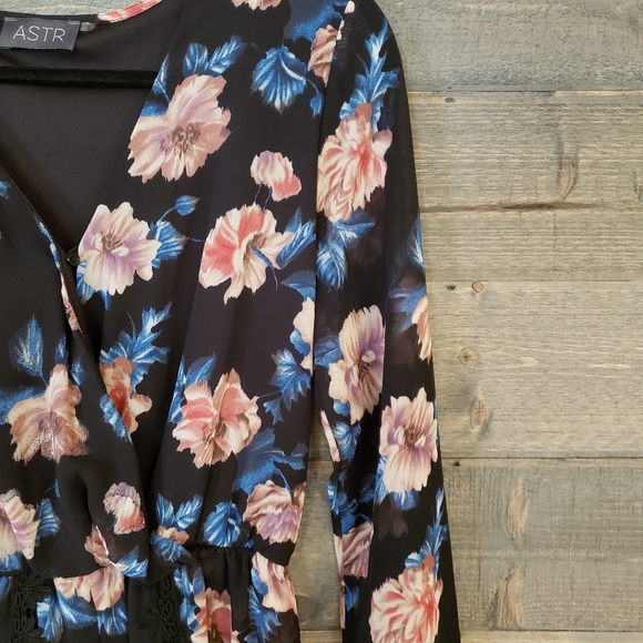 Astr Floral Romper Jumper Nordstrom Small - Picture 2 of 6